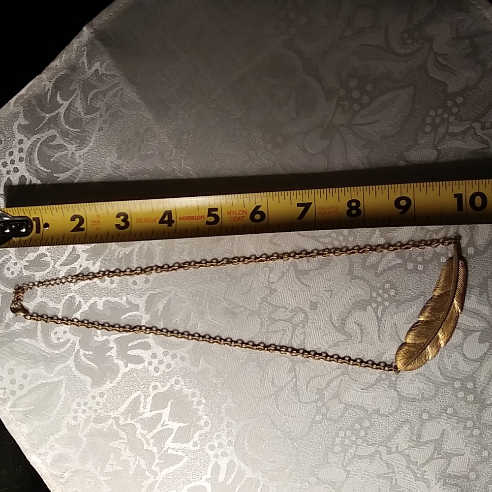 Feather Necklace Gold-Colored - Picture 4 of 4